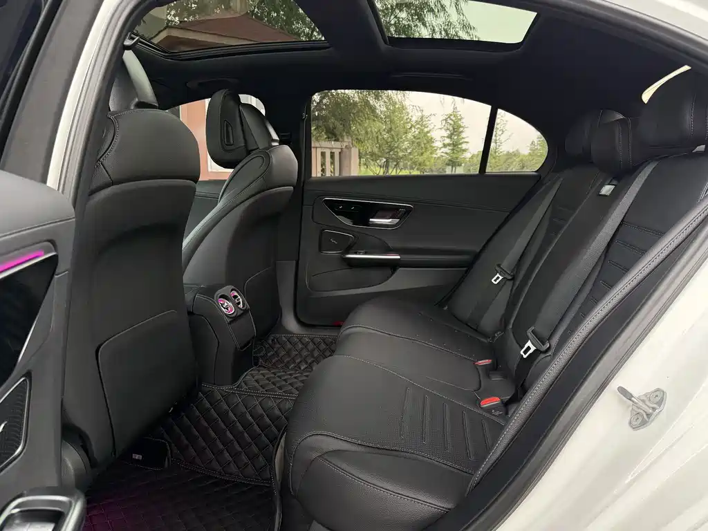 Mercedes-Benz C-Class 2023 — фото 7