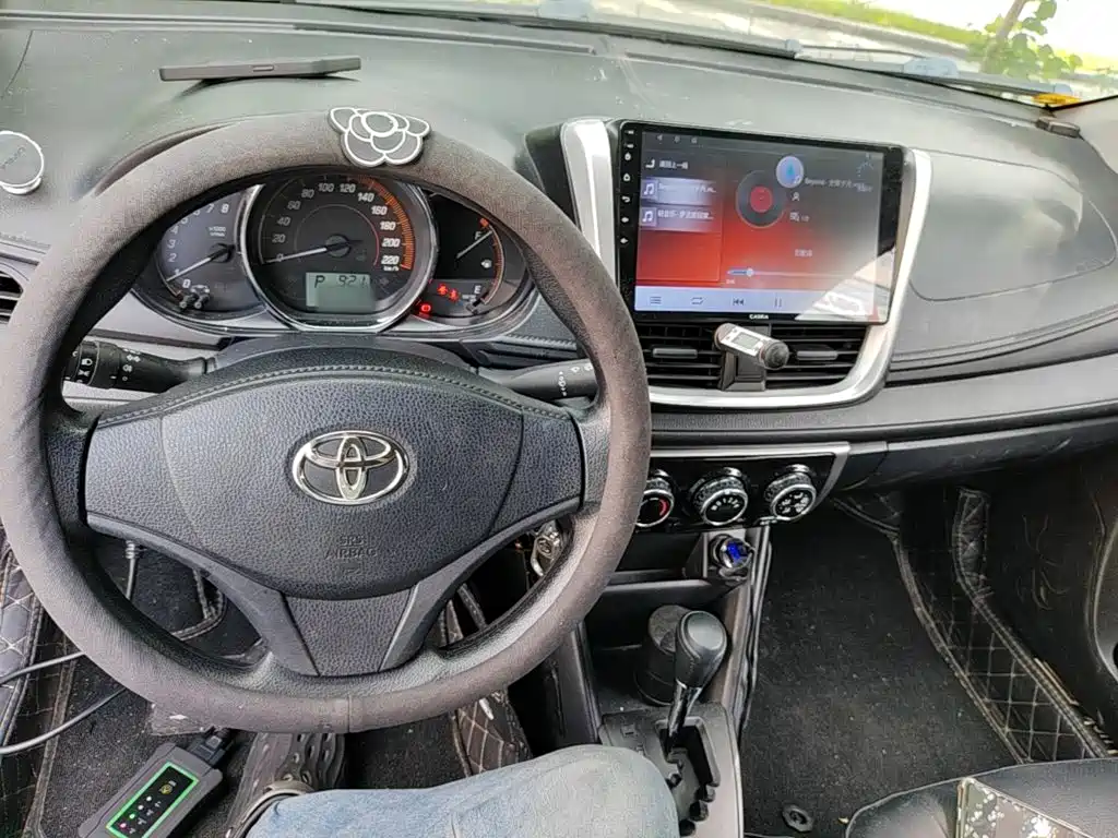 Toyota Yaris L 2020 — фото 10