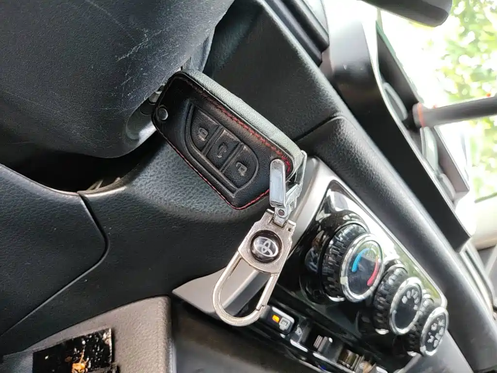 Toyota Yaris L 2020 — фото 9