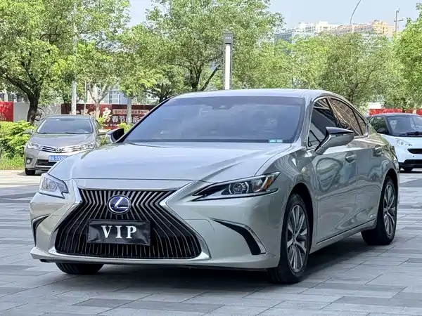 Lexus ES 2020