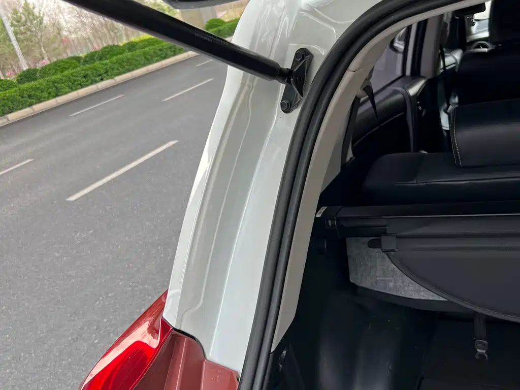 Toyota RAV4 2016 — фото 29