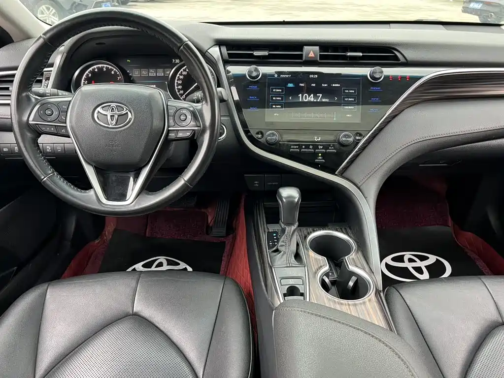 Toyota Camry 2020 — фото 6