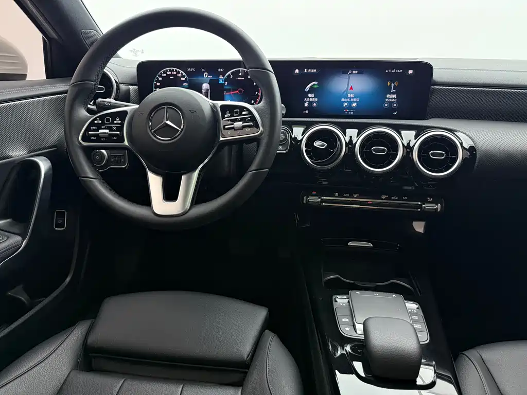 Mercedes-Benz A-Class 2023 — фото 10