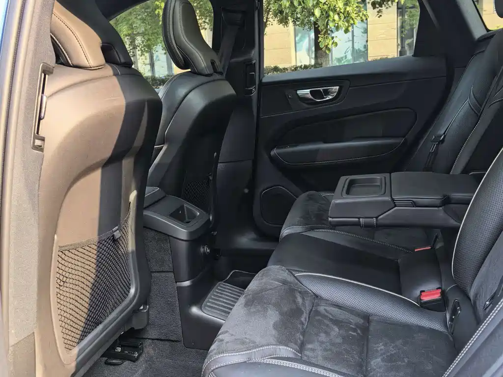 Volvo XC60 Plug-In Hybrid 2020 — фото 10