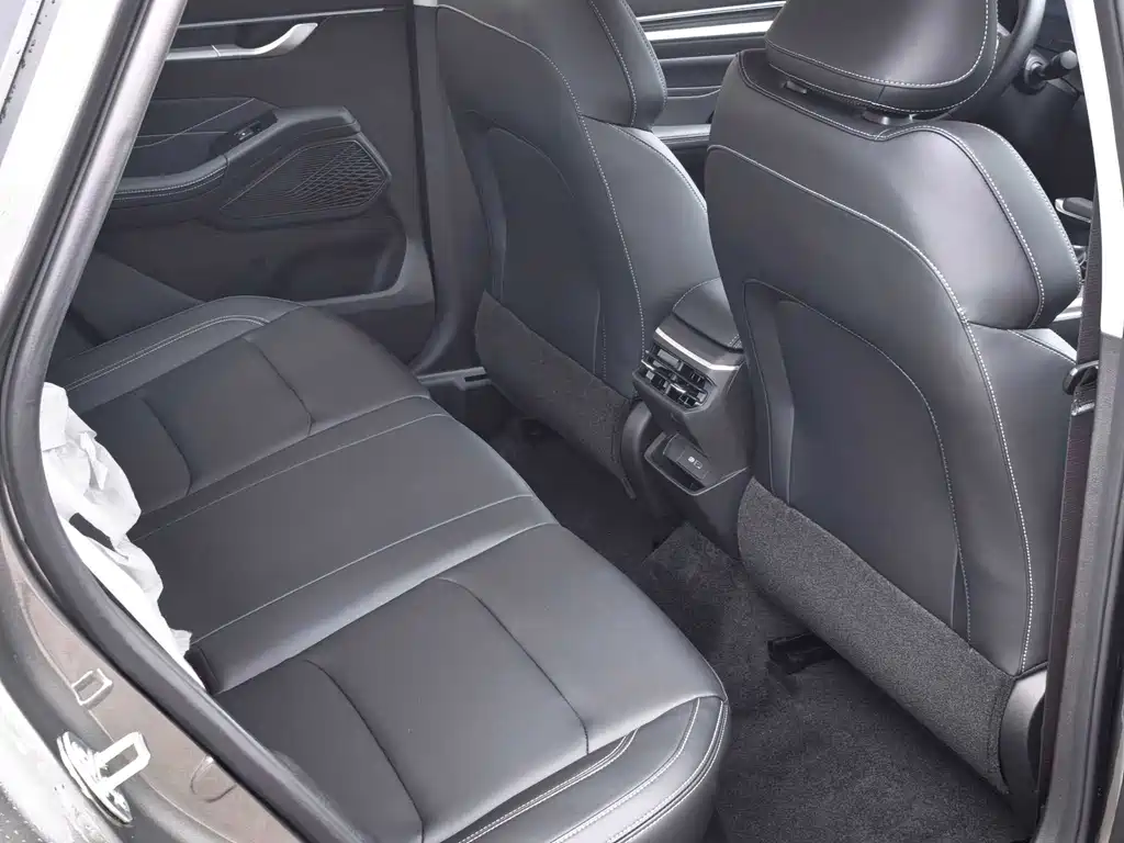Geely Emgrand 2026