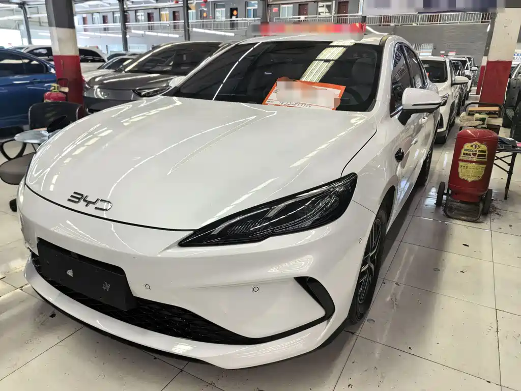 BYD Seal 05 DM-i 2025 — фото 1