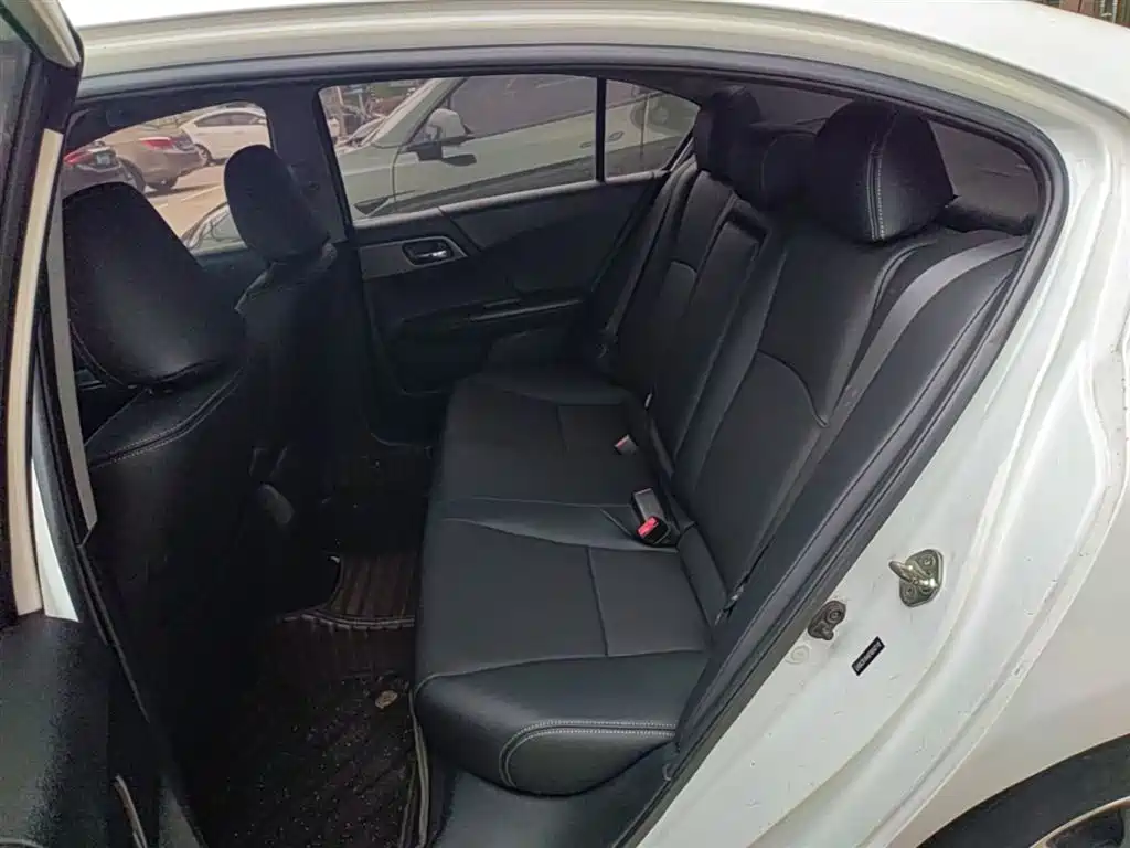 Honda Accord 2015 — фото 17