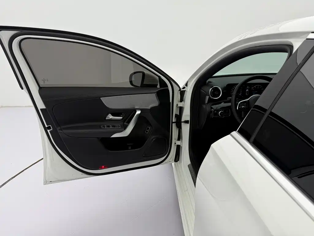 Mercedes-Benz A-Class 2023 — фото 22