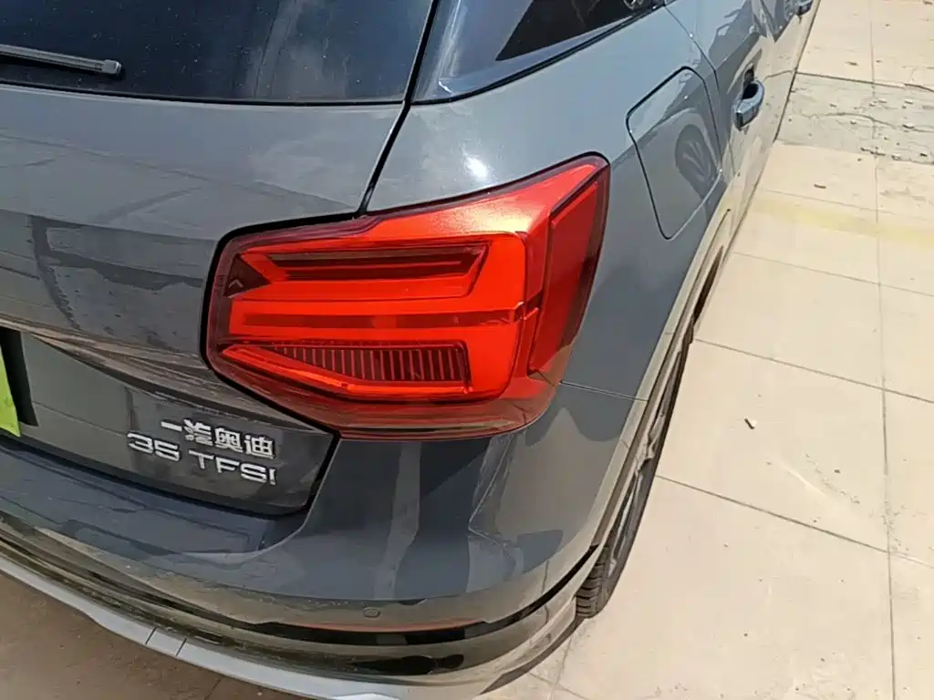 Audi Q2L 2021 — фото 8
