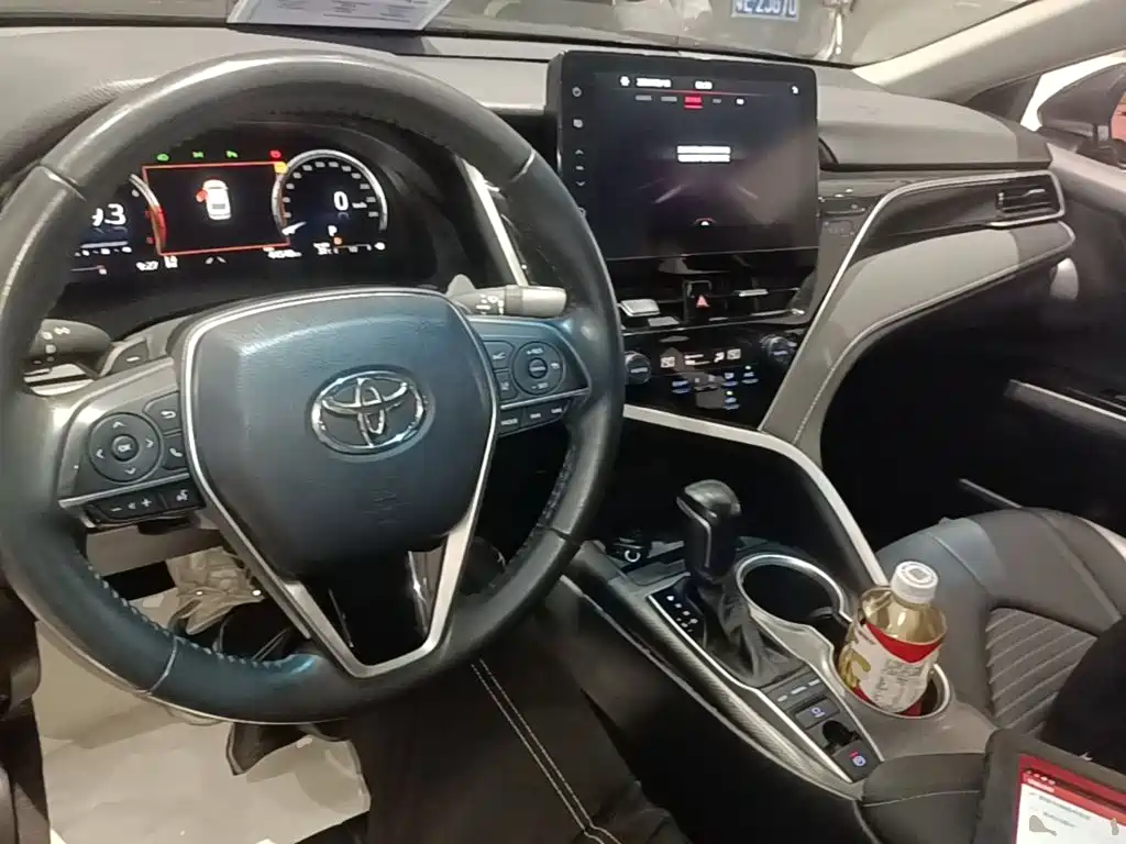 Toyota Camry 2023 — фото 10
