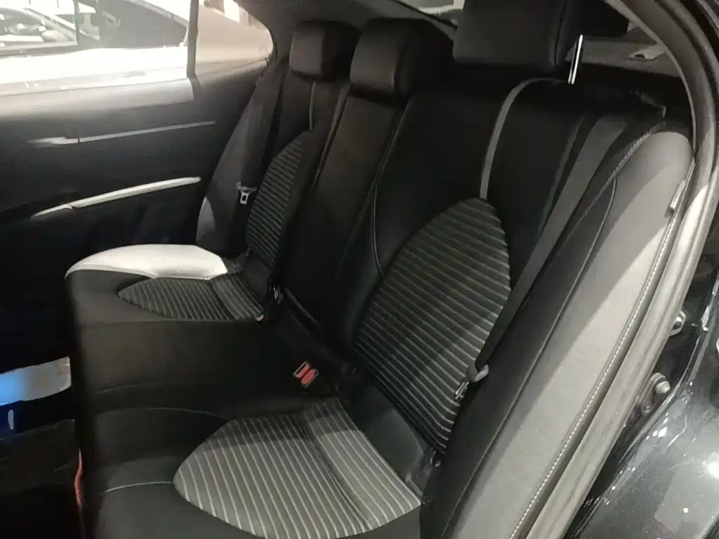 Toyota Camry 2023 — фото 17