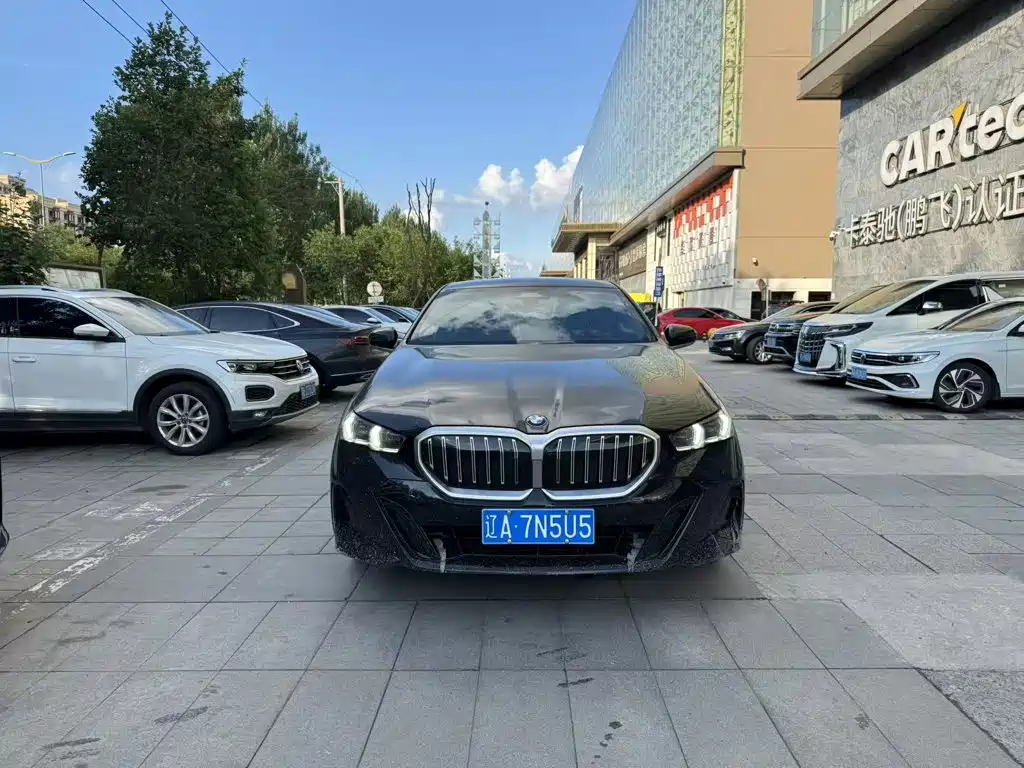BMW 5 Series 2025
