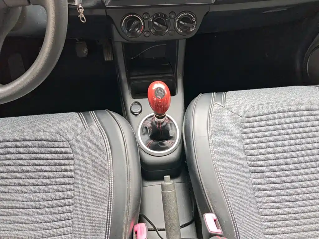 Suzuki Swift 2014 — фото 14