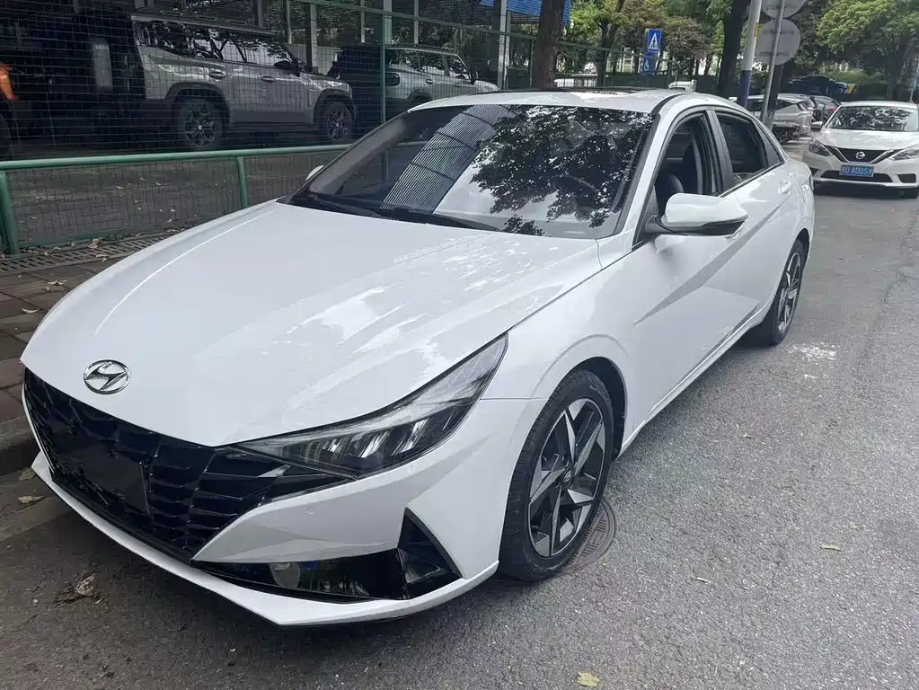 Hyundai Elantra 2020 — фото 1