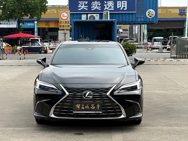 Lexus ES 2026