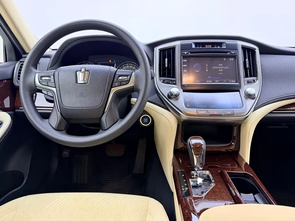 Toyota Crown 2018 — фото 12