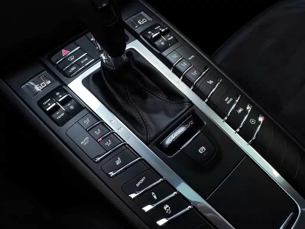 Porsche Macan 2018 — фото 18