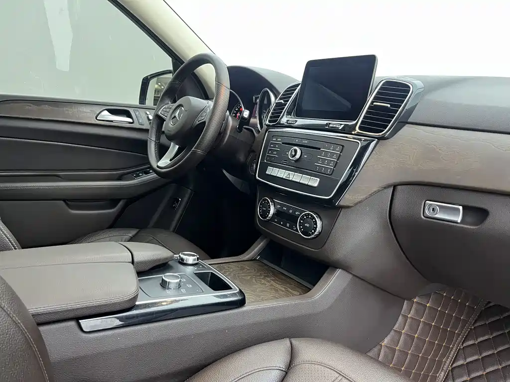 Mercedes-Benz GLE 2017 — фото 19