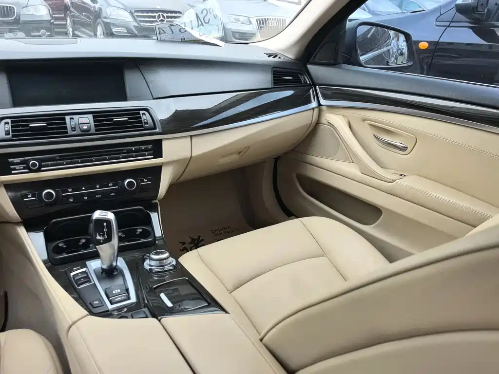 BMW 5 Series 2012 — фото 9