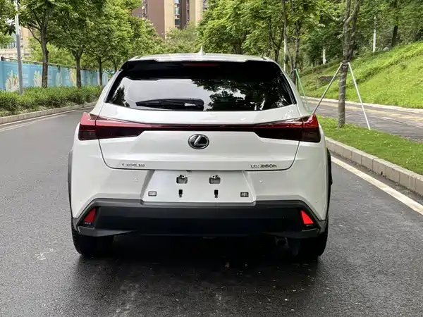 Lexus UX 2024