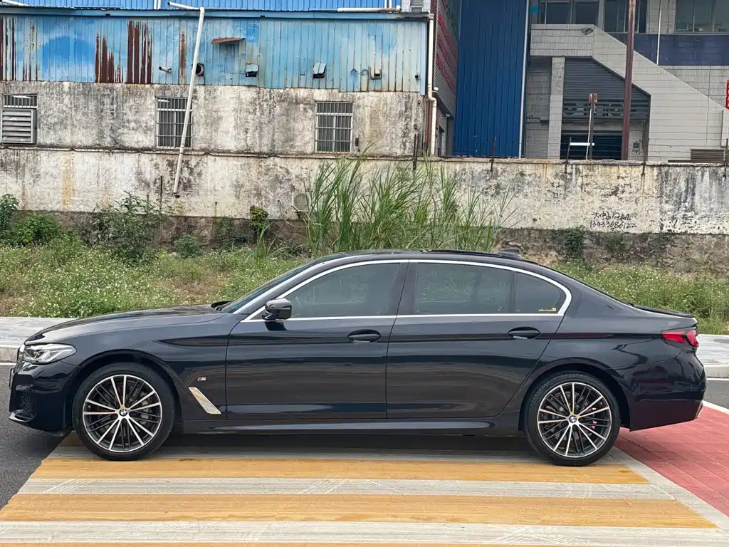 BMW 5 Series 2022 — фото 15