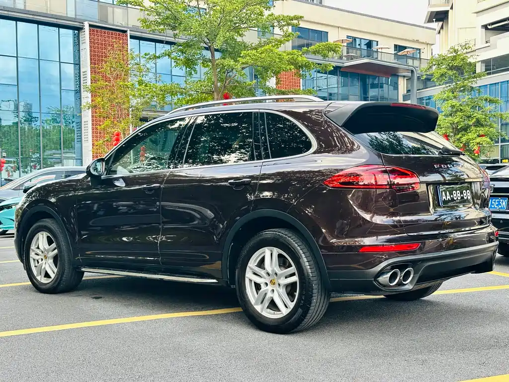 Porsche Cayenne 2017 — фото 36