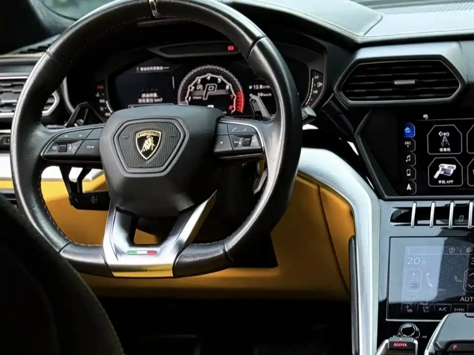 Lamborghini Urus 2023 — фото 4
