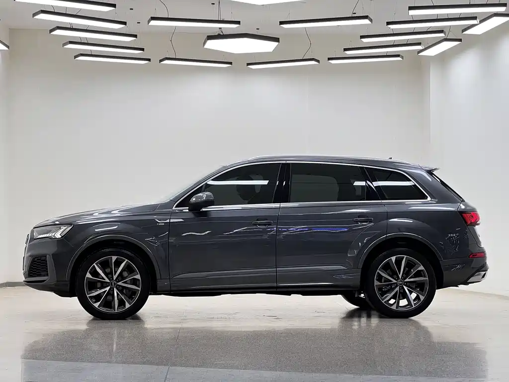 Audi Q7 2021 — фото 4