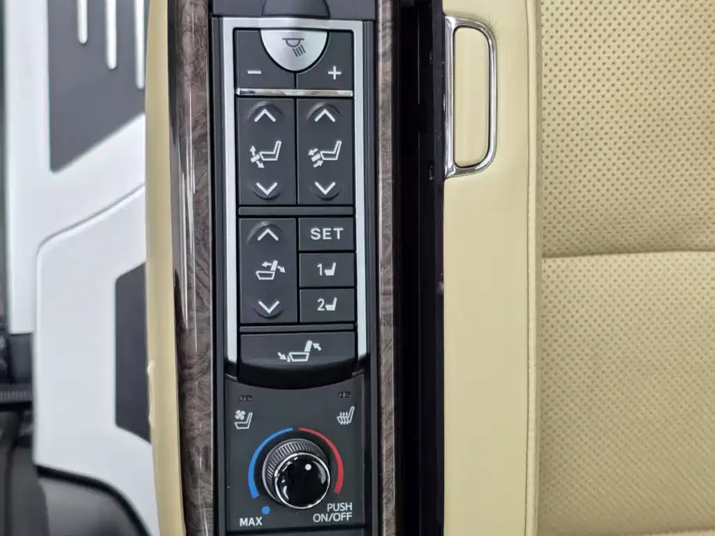 Toyota Alphard 2023 — фото 17