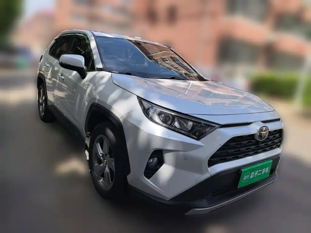Toyota RAV4 2022 — фото 3
