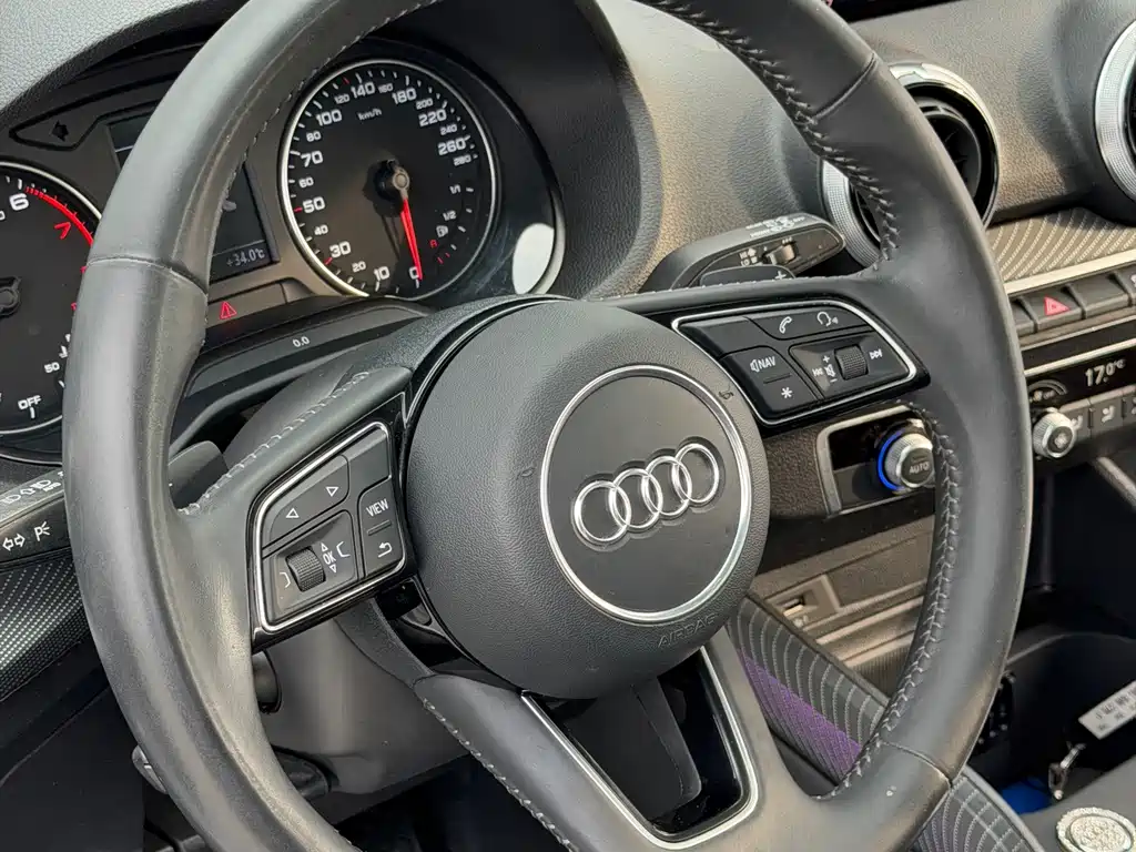 Audi Q2L 2022 — фото 11