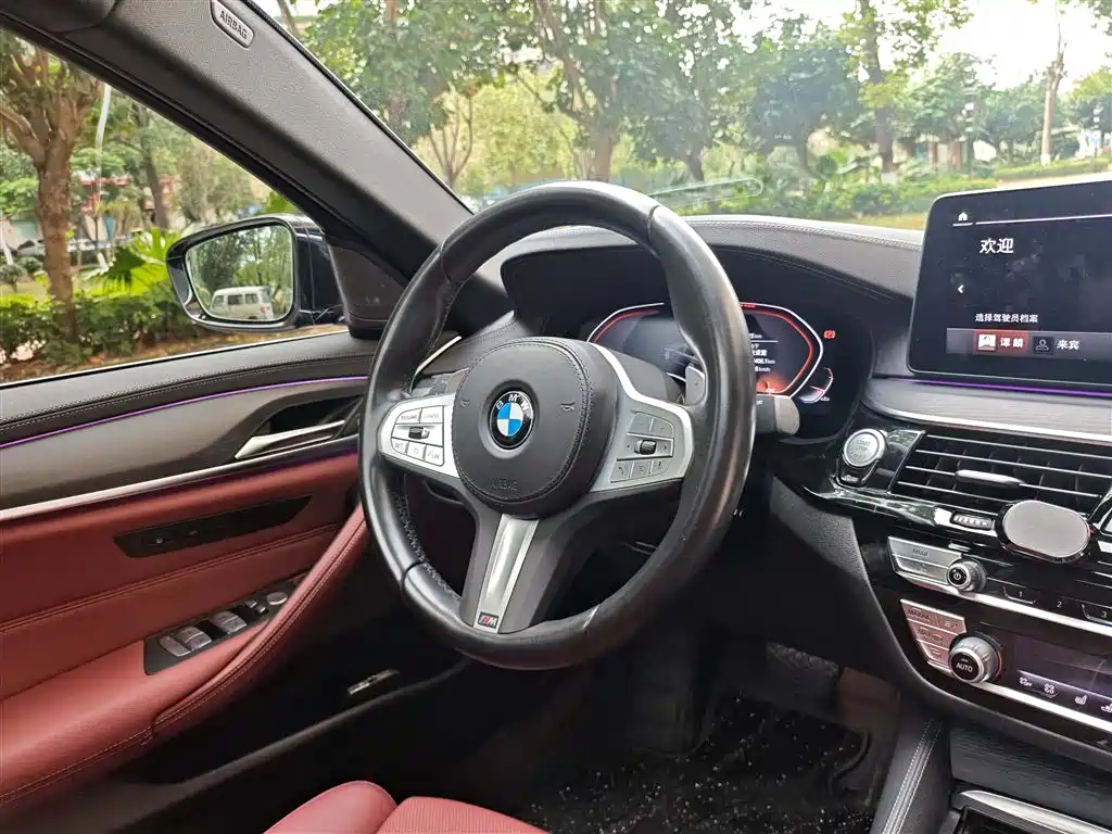 BMW 5 Series 2023 — фото 10