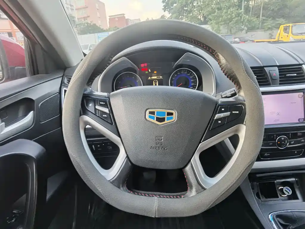 Geely Emgrand 2015 — фото 14