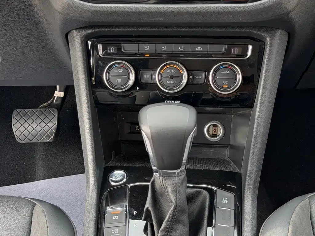 Volkswagen Tiguan L 2018 — фото 24