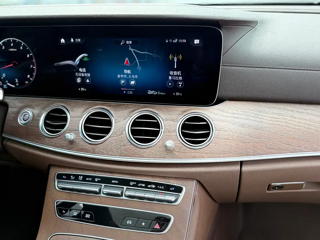 Mercedes-Benz E-Class 2022 — фото 14