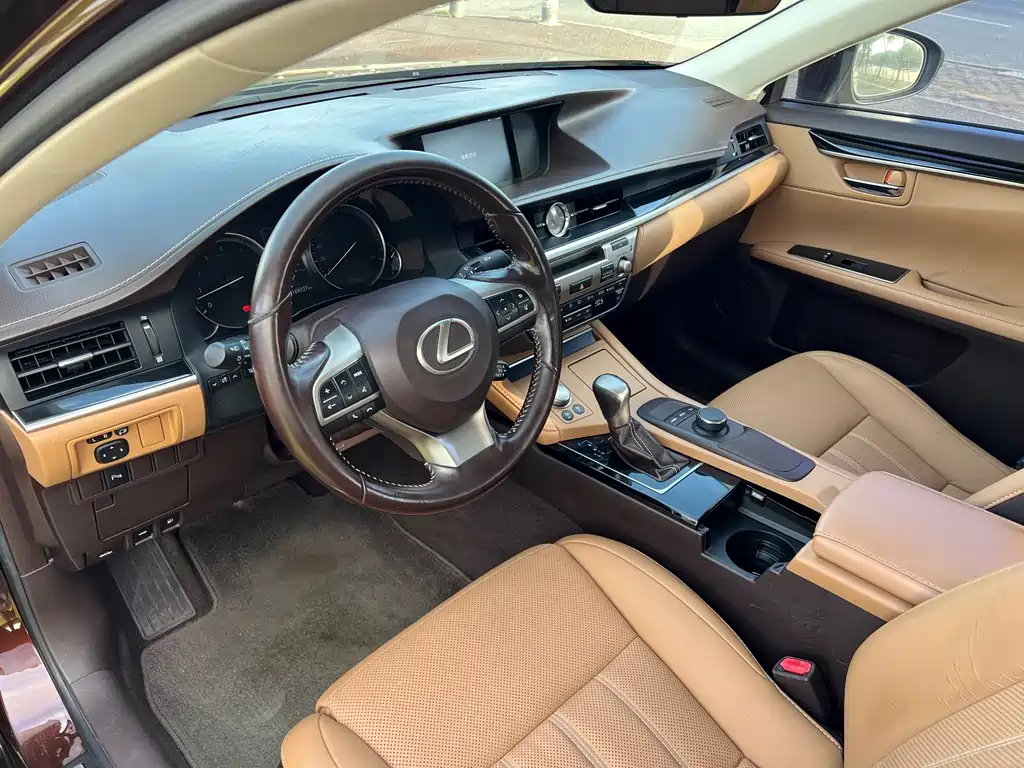 Lexus ES 2017 — фото 5