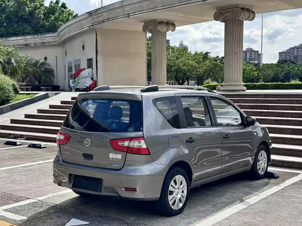 Nissan Livina 2015 — фото 8
