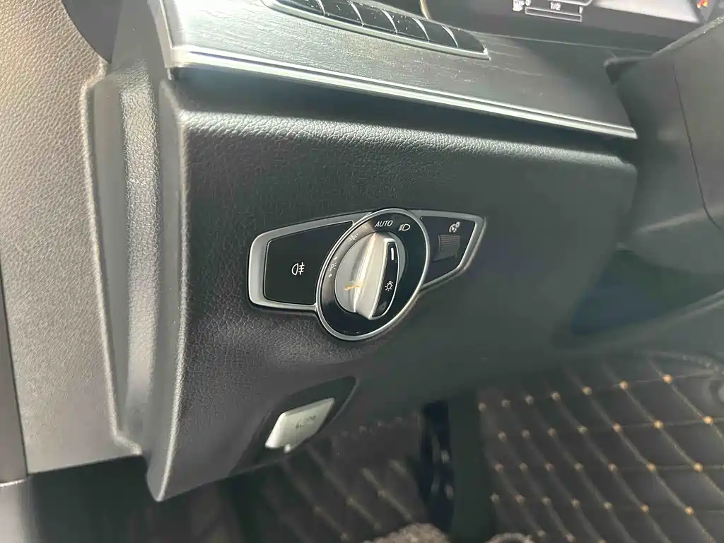 Mercedes-Benz E-Class 2020 — фото 12