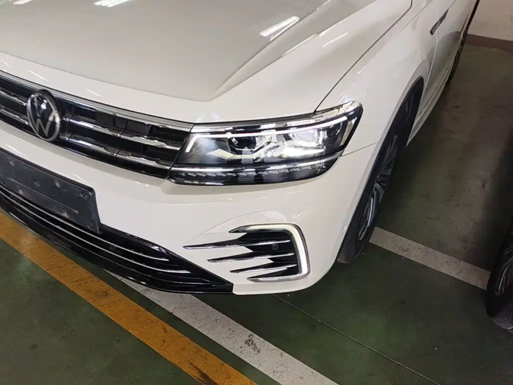 Volkswagen Tiguan L Plug-In Hybrid 2021 — фото 24