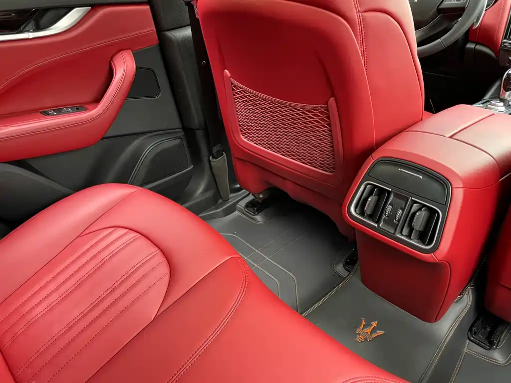 Maserati Levante 2017 — фото 17