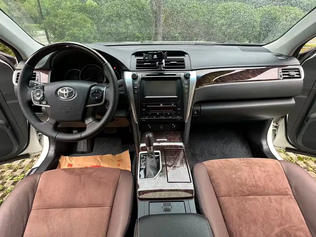Toyota Camry 2017 — фото 10