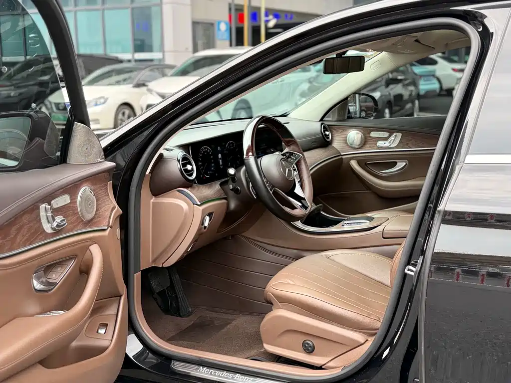 Mercedes-Benz E-Class 2022 — фото 8