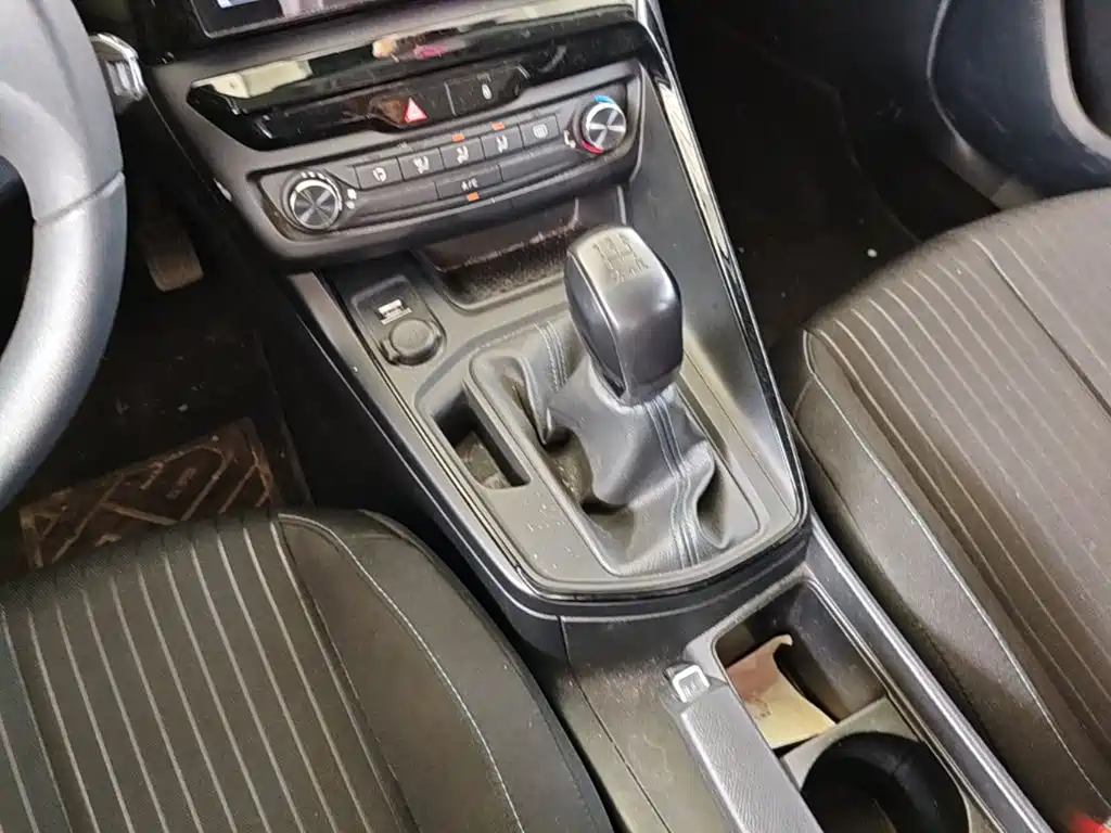 Peugeot 308 2018 — фото 14