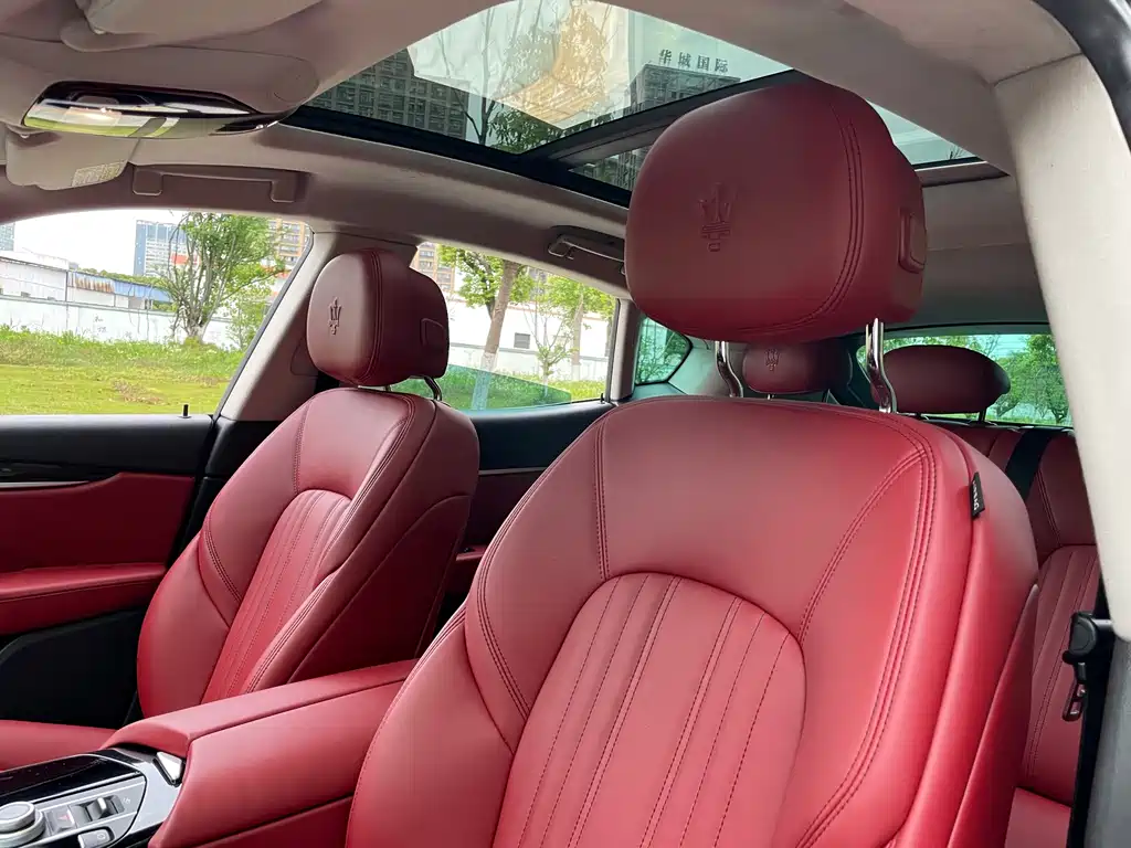 Maserati Levante 2017 — фото 18