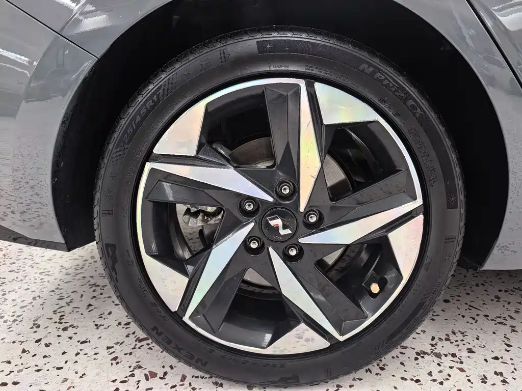 Hyundai Elantra 2023 — фото 21