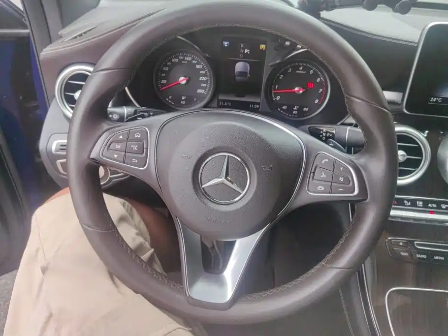 Mercedes-Benz GLC 2018 — фото 15