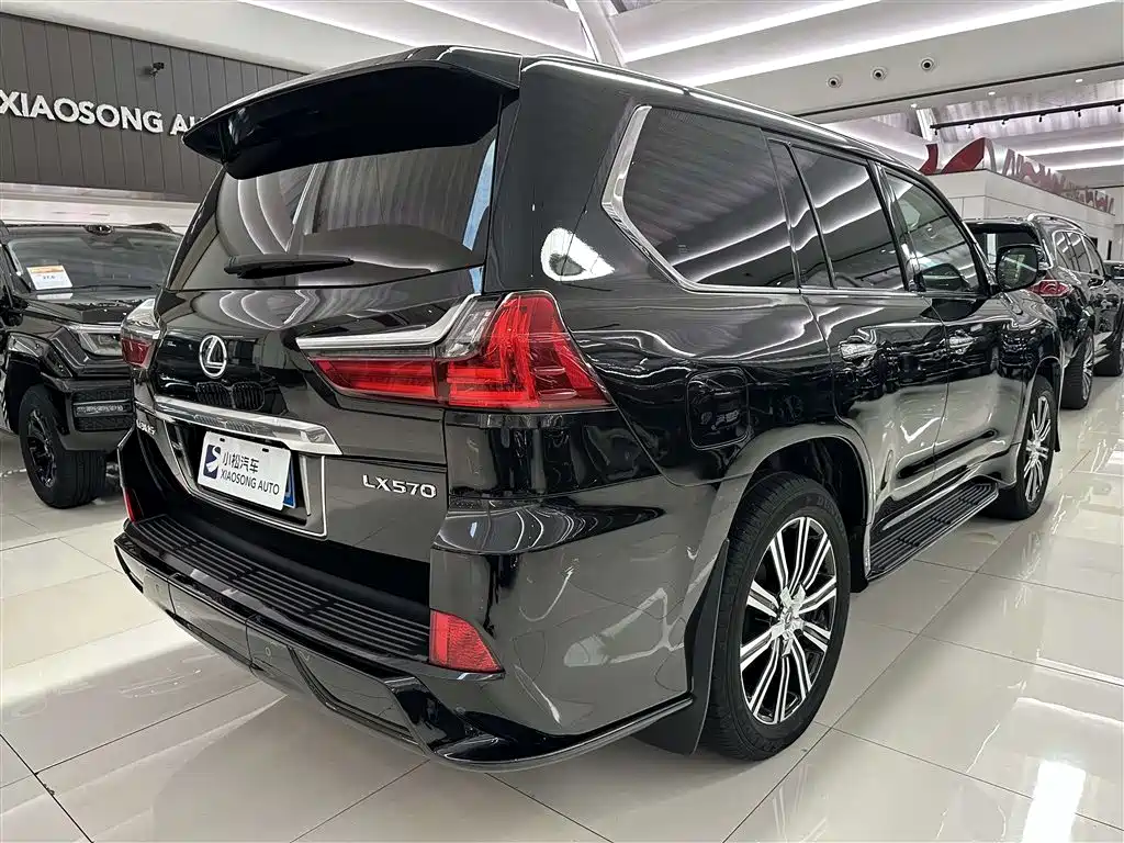 Lexus LX 2017 — фото 22