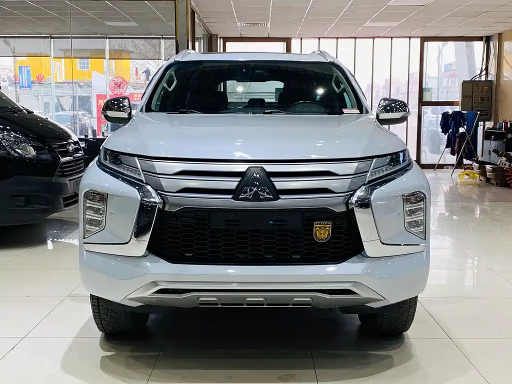 Mitsubishi Pajero Sport 2020 — фото 2