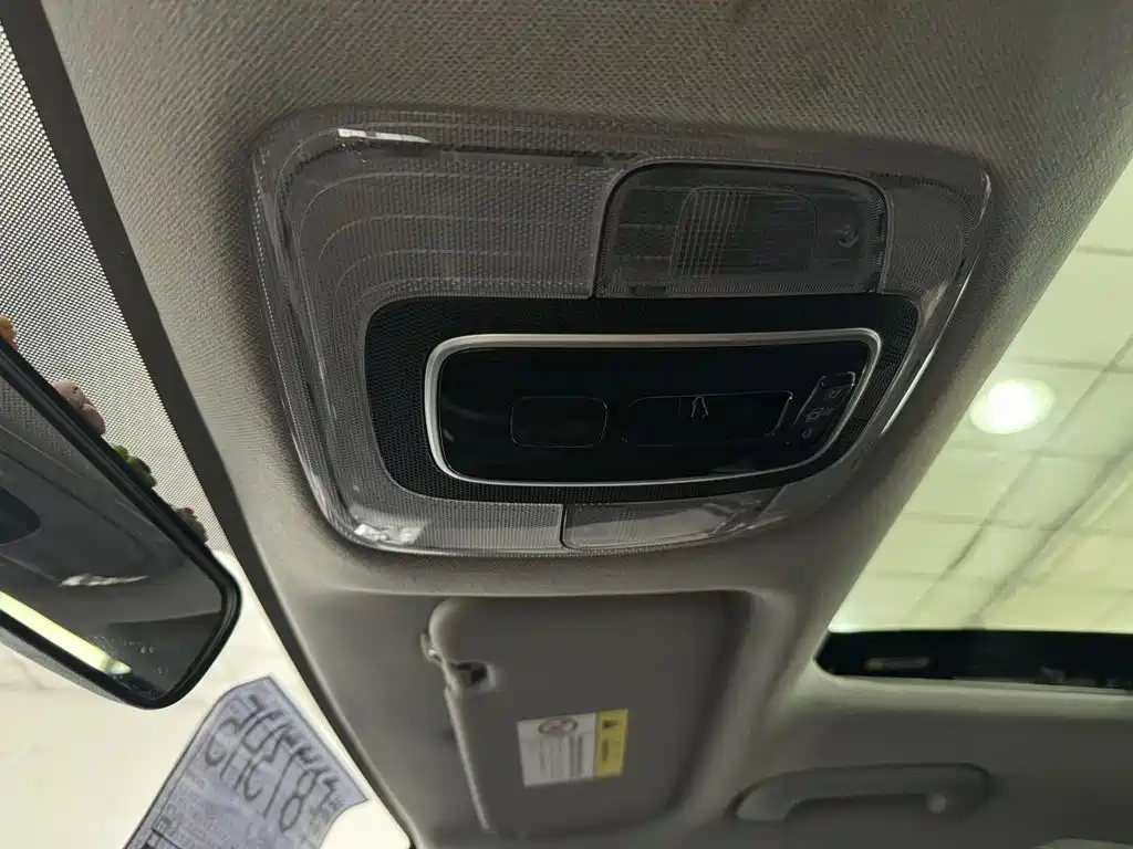 Hyundai Elantra 2023 — фото 15