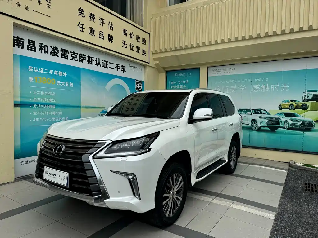 Lexus LX 2018 — фото 1